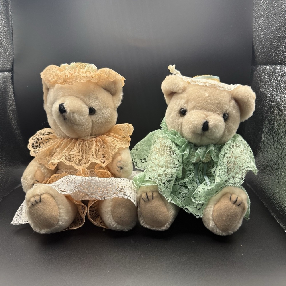 Vintage Wang Internation Jointed Teddy Bears A Lot Of Two Lace Dress Bonnets